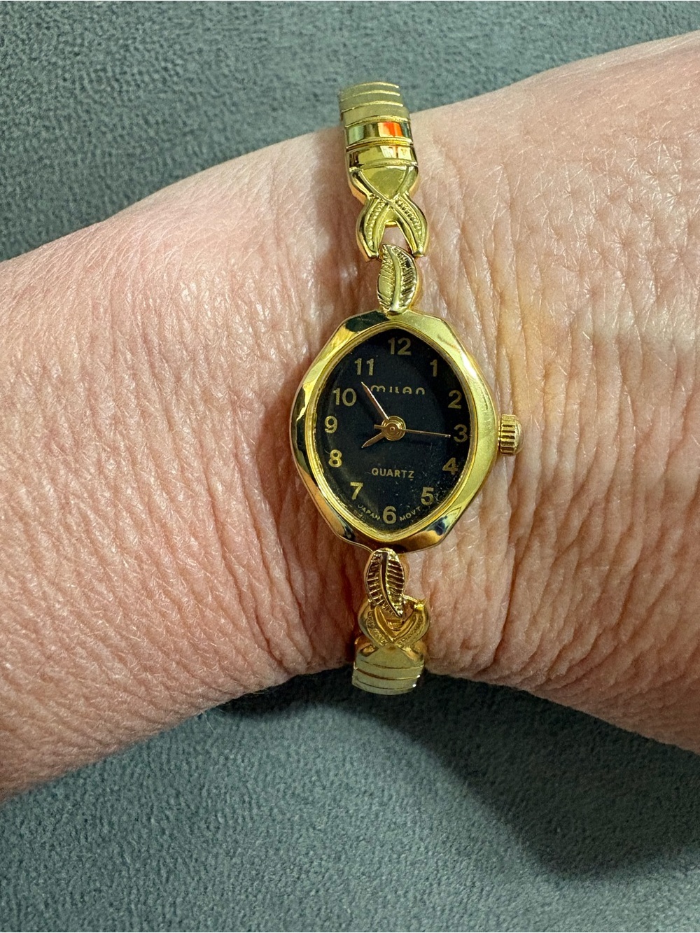 Milan Women’s Goldtone Stretch Watch Black Face NEW Battery 6.75”-7”